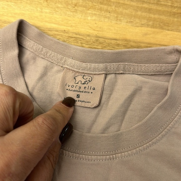 IVORY ELLA ⭐️  long sleeve taupe tee - Picture 3 of 5